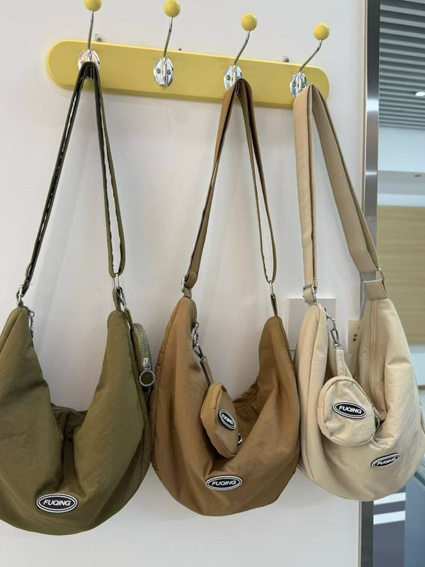 Ženska platnena torba s blok bojama, casual ramena torba u dumpling stilu, džep za ruž, sportska crossbody torba