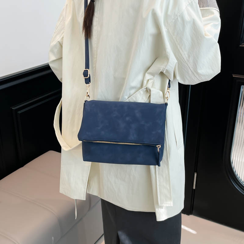 Ženska kožna crossbody torbica s preklopnim poklopom u obliku koverti, sedlani dizajn, srednja veličina, velika kapaciteta, vrhunski izgled