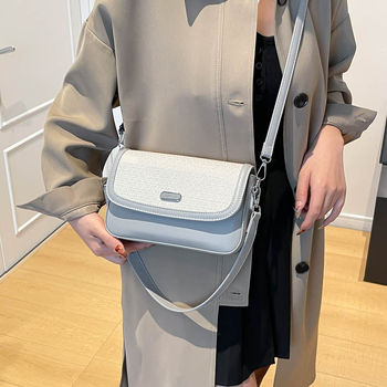 Ženska torba u korejskom stilu za ispod pazuha, baguette torba preko ramena, crossbody, mala kvadratna torba