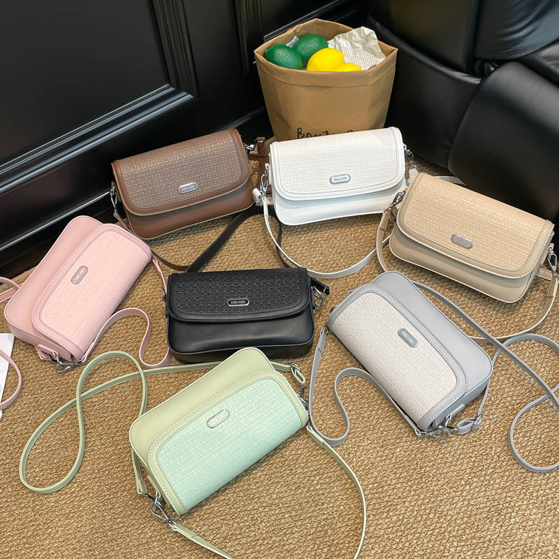 Ženska torba u korejskom stilu za ispod pazuha, baguette torba preko ramena, crossbody, mala kvadratna torba