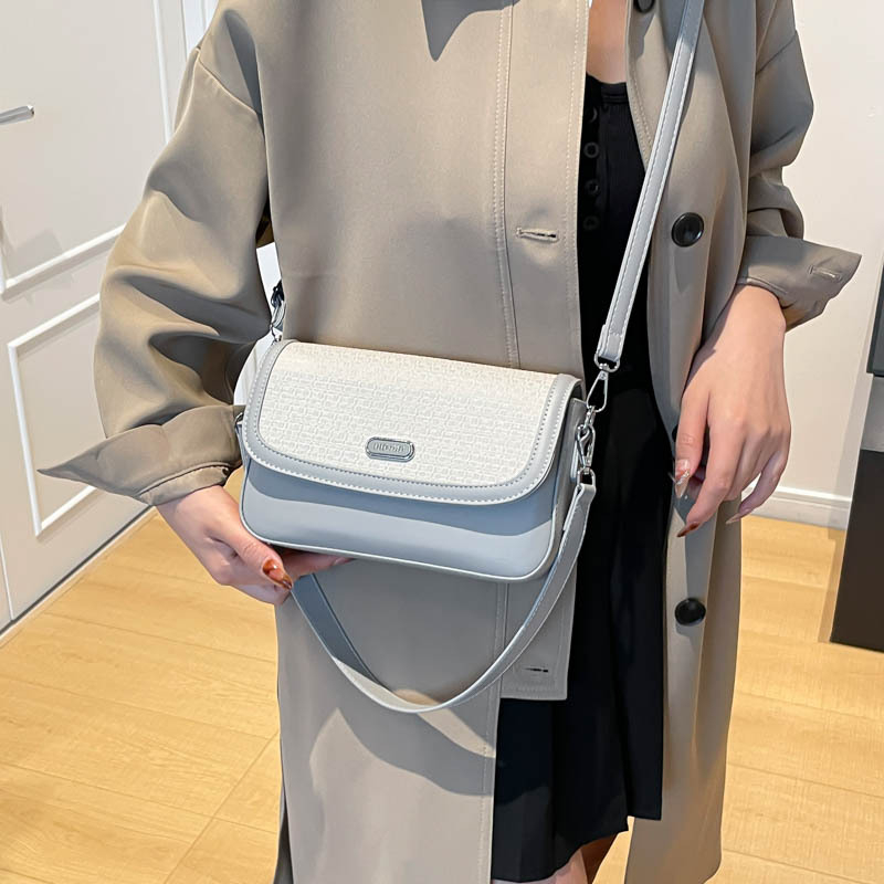 Ženska torba u korejskom stilu za ispod pazuha, baguette torba preko ramena, crossbody, mala kvadratna torba
