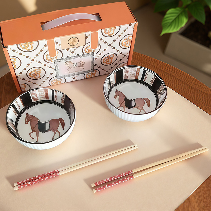 Set ceramic cu 4 boluri și 4 bețișoare, Anul Calului, cu logo personalizat
