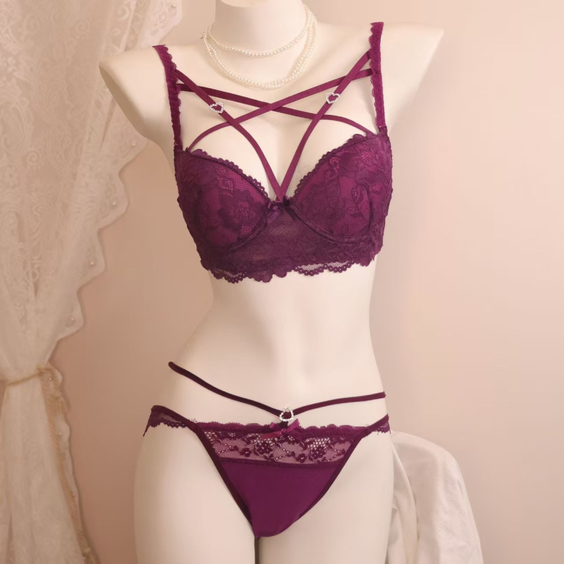 Desire serija Seksi čipkasti grudnjak s kristalnim detaljima, tanke naramenice, push-up, set donjeg rublja