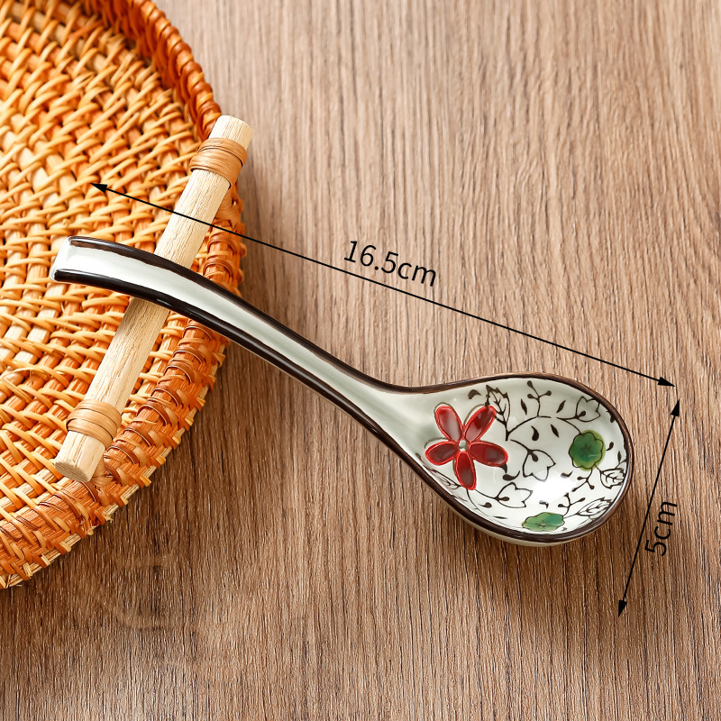 Lingură ceramică albastru-alb, cu mâner lung, stil japonez pentru supă, cu model floral.