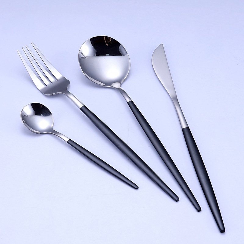 Set de tacâmuri din oțel inoxidabil, cu acoperire titan, pentru masă modernă — cuțit, furculiță și lingură