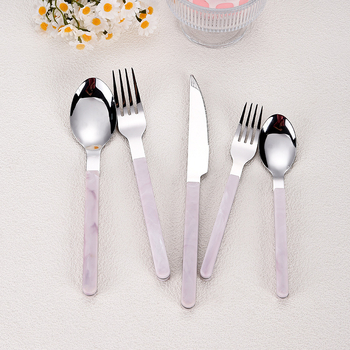 Set din oțel inoxidabil, stil occidental, cuțit, furculiță și lingură cu mâner, incluzând cuțit pentru steak, furculiță, lingură și linguriță de desert, într-un set cadou.