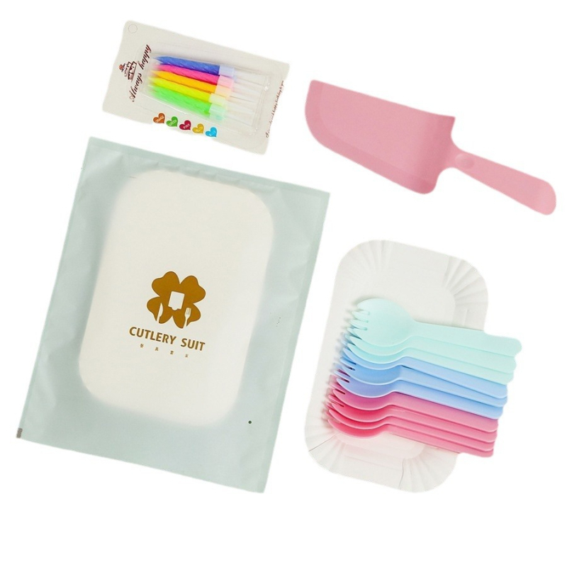 Set de farfurii, cuțite și furculițe de unică folosință pentru tort, colorat, din plastic PS, 100 de bucăți