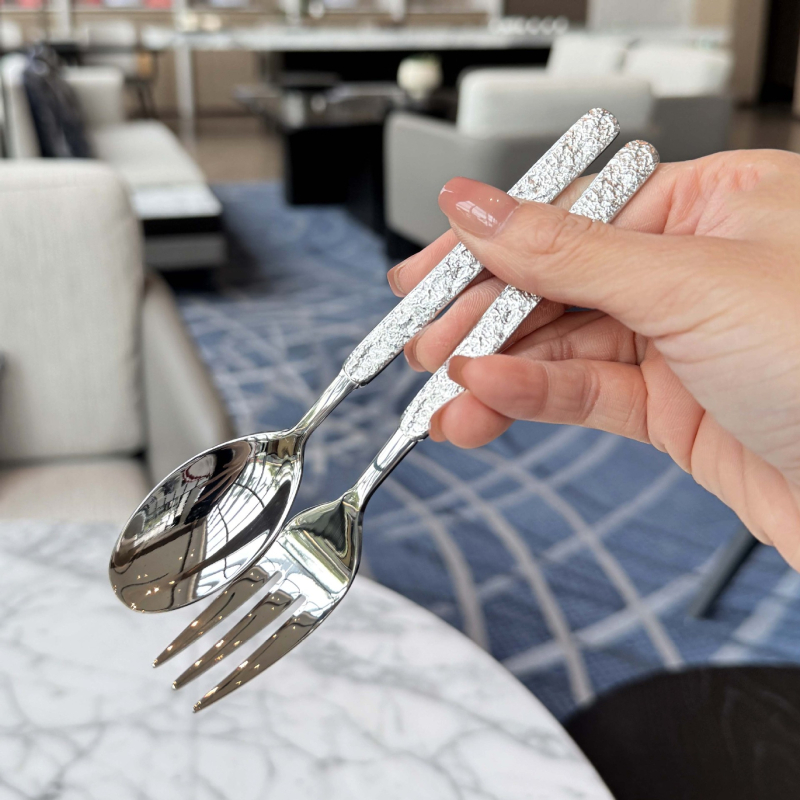 Set de tacâmuri occidental de înaltă calitate: lingură, furculiță și linguriță de cafea, din oțel inoxidabil 304, cu textură de piatră