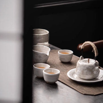 Ceasă de ceai ceramică, lucrată manual, în stil wabi-sabi, cu glazură pudră, ceașcă de degustare a ceaiului pentru uz casnic