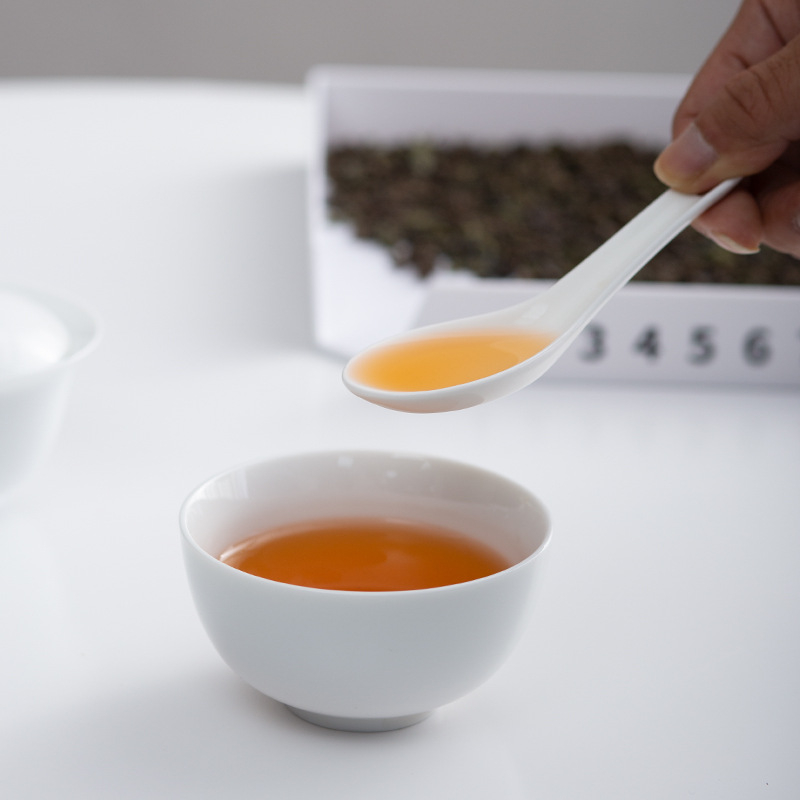 Cupa de degustare pentru ceai Oolong, porţelan alb cu capac, certificat QS, destinată evaluării frunzelor şi instruirii; potrivită pentru logo
