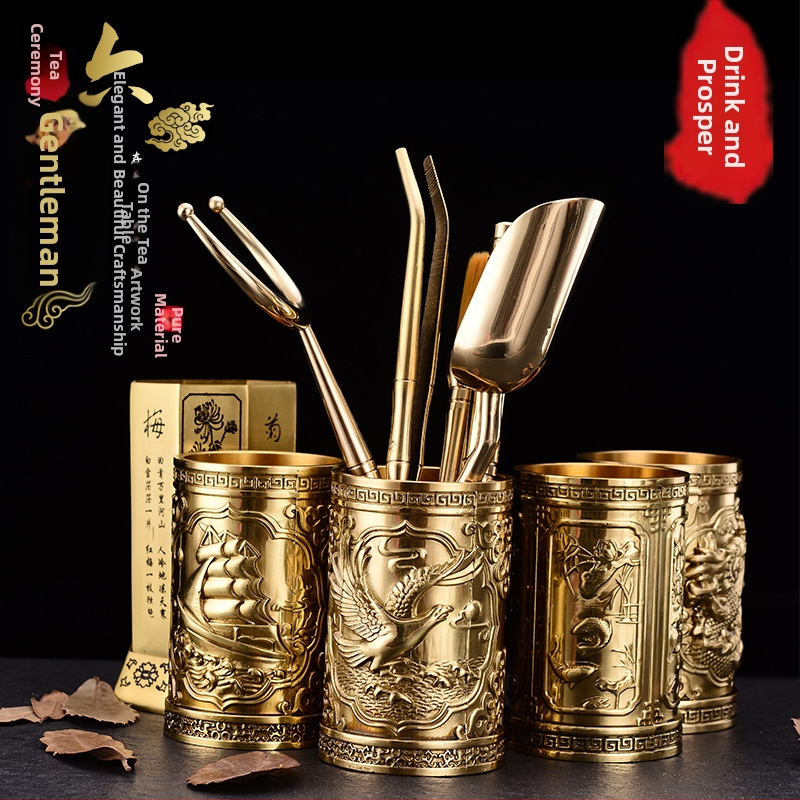 Set din cupru pentru ceremonia ceaiului – Şase domni: recipient ceai, clips, furculiţă pentru ceaşcă, ceainic, stilou ceai, ac ceai, linguriţă