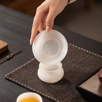 Filtru de ceai din porțelan alb, cu filtrare integrată – set de ceai ceramic complet
