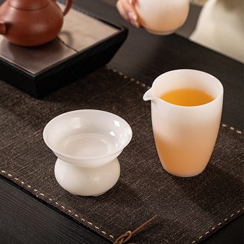 Filtru de ceai din porțelan alb, cu filtrare integrată – set de ceai ceramic complet