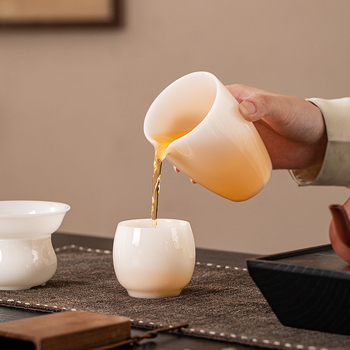 Filtru de ceai din porțelan alb, cu filtrare integrată – set de ceai ceramic complet