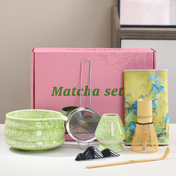 Set bol Matcha cu accesorii pentru ceremonia ceaiului: tel de bambus, suport pentru tel, lingură cu gură, prosoape de ceai