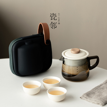 Porcelain Neighbor Set de ceai de călătorie: ceainic din ceramică cu trei căni