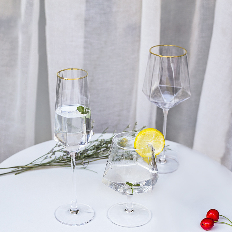 Pahar de vin din cristal cu design hexagonal diamantat, margine aurită, transparent, 301–400 ml, stil modern minimalist