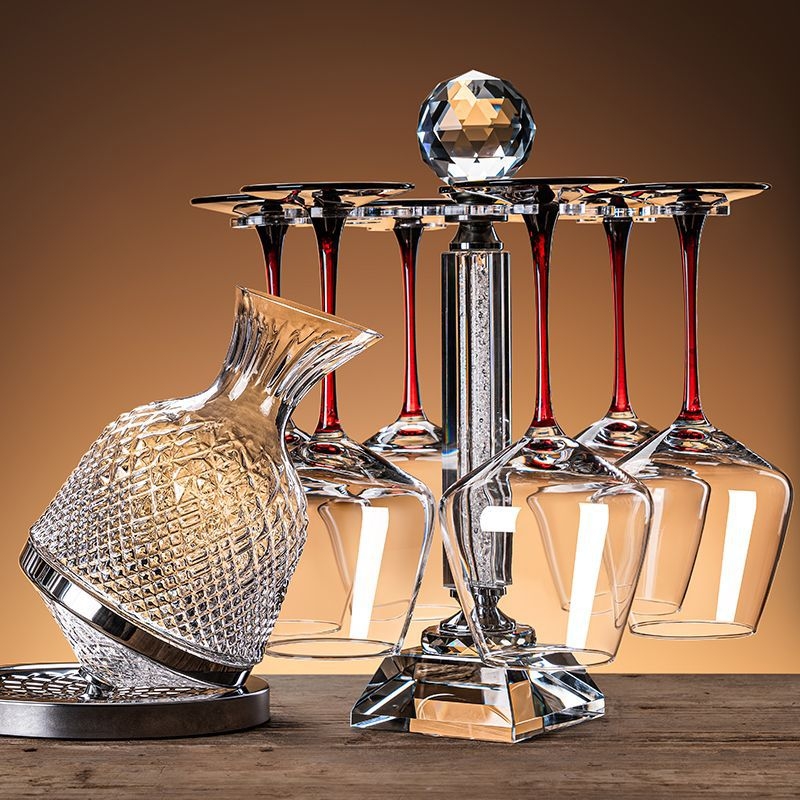 Set Burgundy din cristal fără plumb cu suport integrat: decantor și două pahare