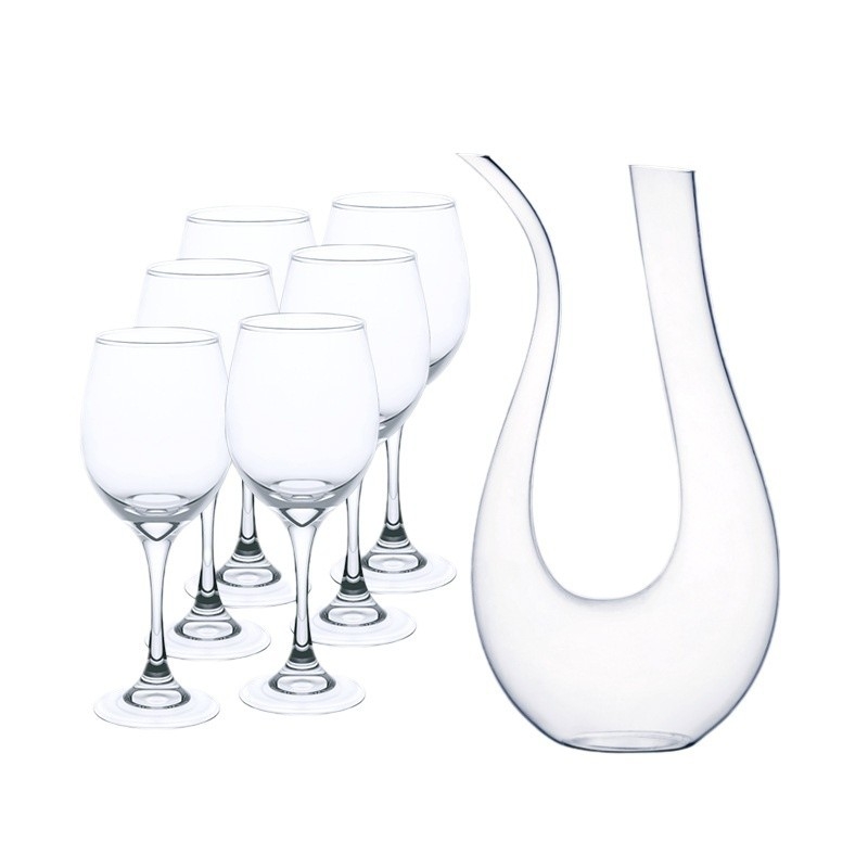 Set decantor cu pahare de vin roșu, pahare înalte, pahare mari de șampanie și pahare de cocktail — design modern minimalist