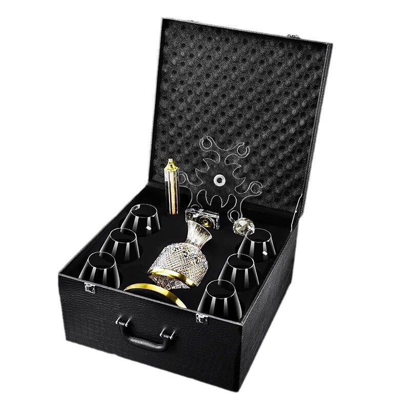 Set de pahare pentru vin burgund într-o cutie din piele, cu decantor rotativ și pahare decorate cu diamante