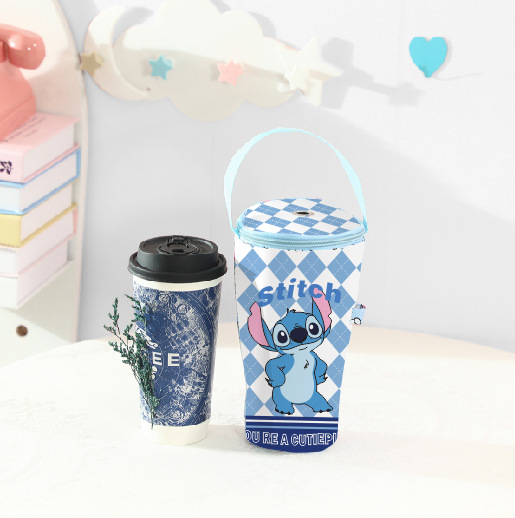 Husă pentru ceașcă de Milk Tea Stitch cu mâner – husă portabilă pentru birou