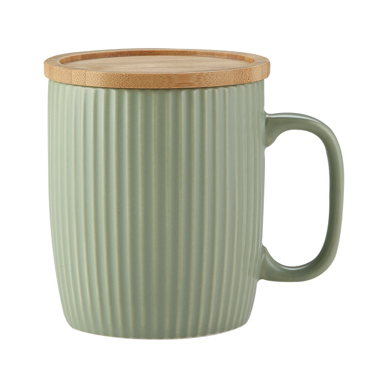Ceașcă ceramică crem cu capac, capacitate mare, design elegant, cană de cafea cu dungi
