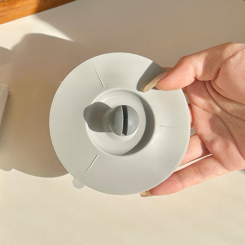 Capac din silicon universal pentru cești ceramice