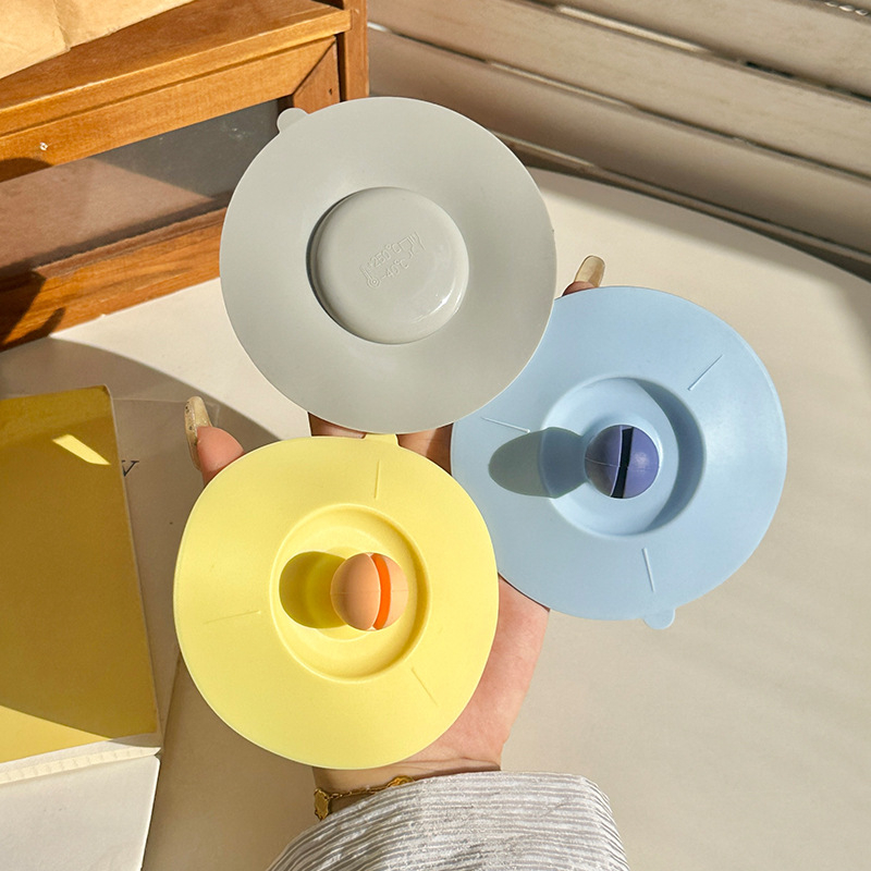 Capac din silicon universal pentru cești ceramice