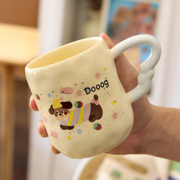 Cană ceramică Dachshund cu capac și linguriță, design drăguț