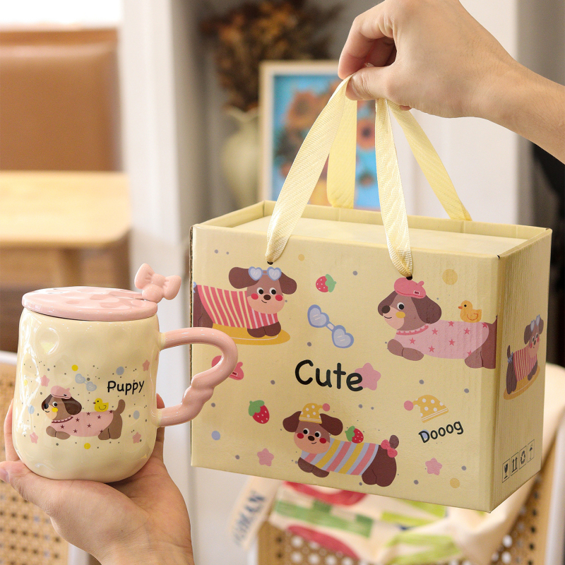 Cană ceramică Dachshund cu capac și linguriță, design drăguț