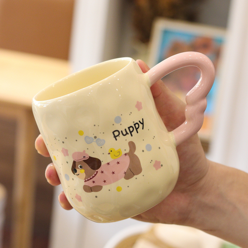 Cană ceramică Dachshund cu capac și linguriță, design drăguț