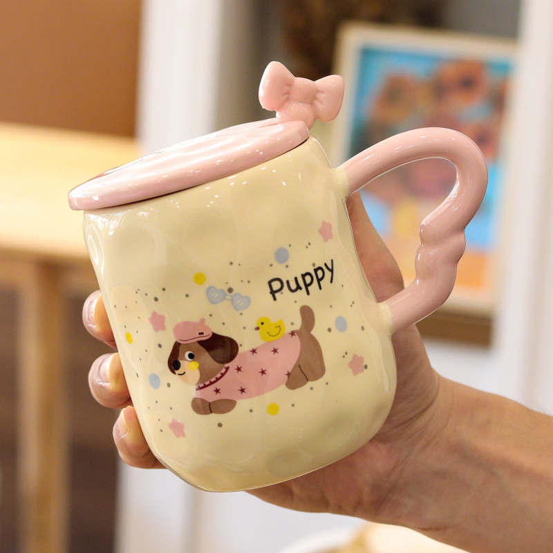 Cană ceramică Dachshund cu capac și linguriță, design drăguț