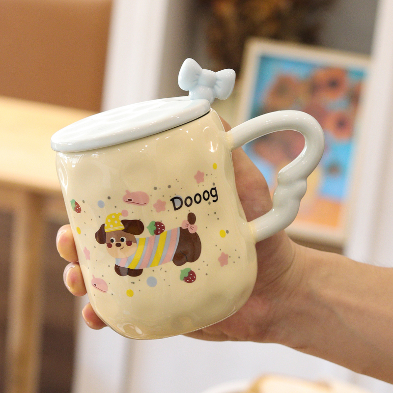Cană ceramică Dachshund cu capac și linguriță, design drăguț