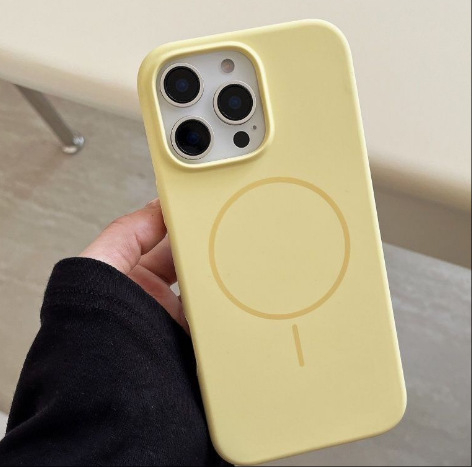 Magnetna futrola od tekućeg silikona za iPhone 16 Pro i iPhone 17 Air – mat završetak, žuta