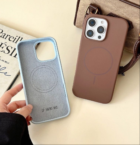 Magnetna futrola od tekućeg silikona za iPhone 16 Pro i iPhone 17 Air – mat završetak, žuta