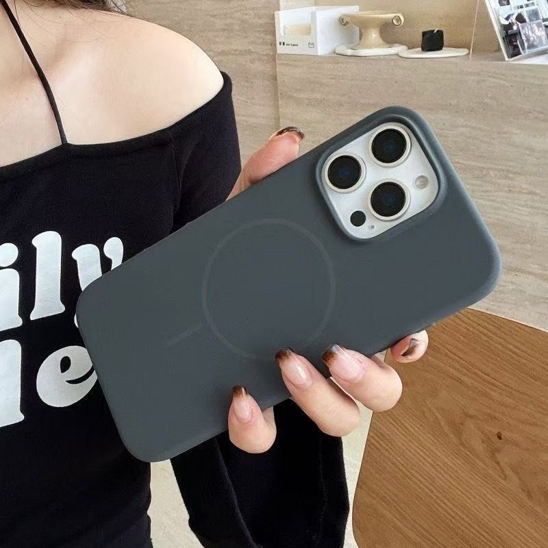 Magnetna futrola od tekućeg silikona za iPhone 16 Pro i iPhone 17 Air – mat završetak, žuta