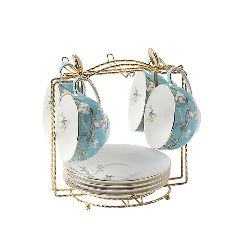 Set de cafea elegant european din porțelan de oase, cu căni, suporturi pentru căni și linguri pentru ceaiul britanic de după-amiază