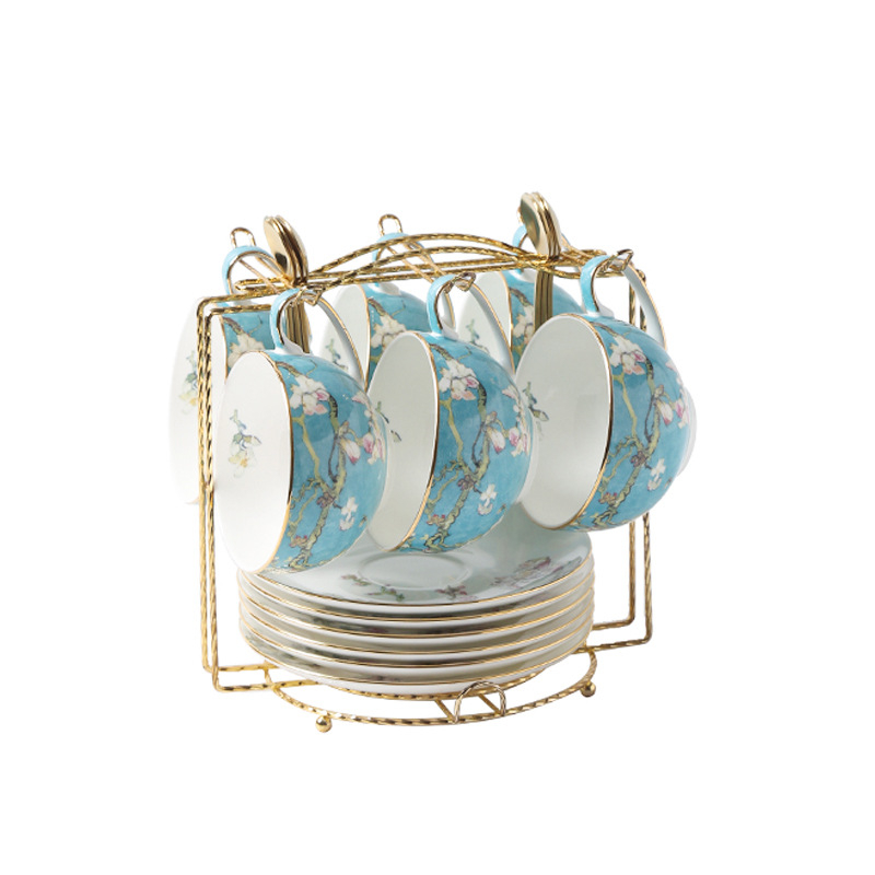 Set de cafea elegant european din porțelan de oase, cu căni, suporturi pentru căni și linguri pentru ceaiul britanic de după-amiază