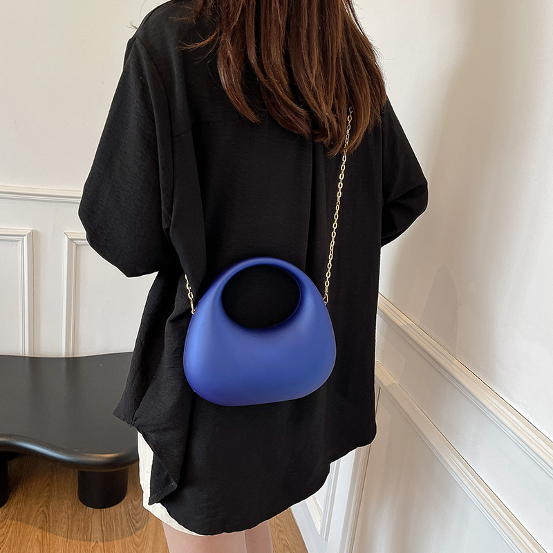 Ženska torbica s lancem, dumpling-stil, mala, akril, ljeto 2025, casual crossbody