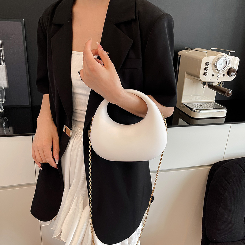 Ženska torbica s lancem, dumpling-stil, mala, akril, ljeto 2025, casual crossbody