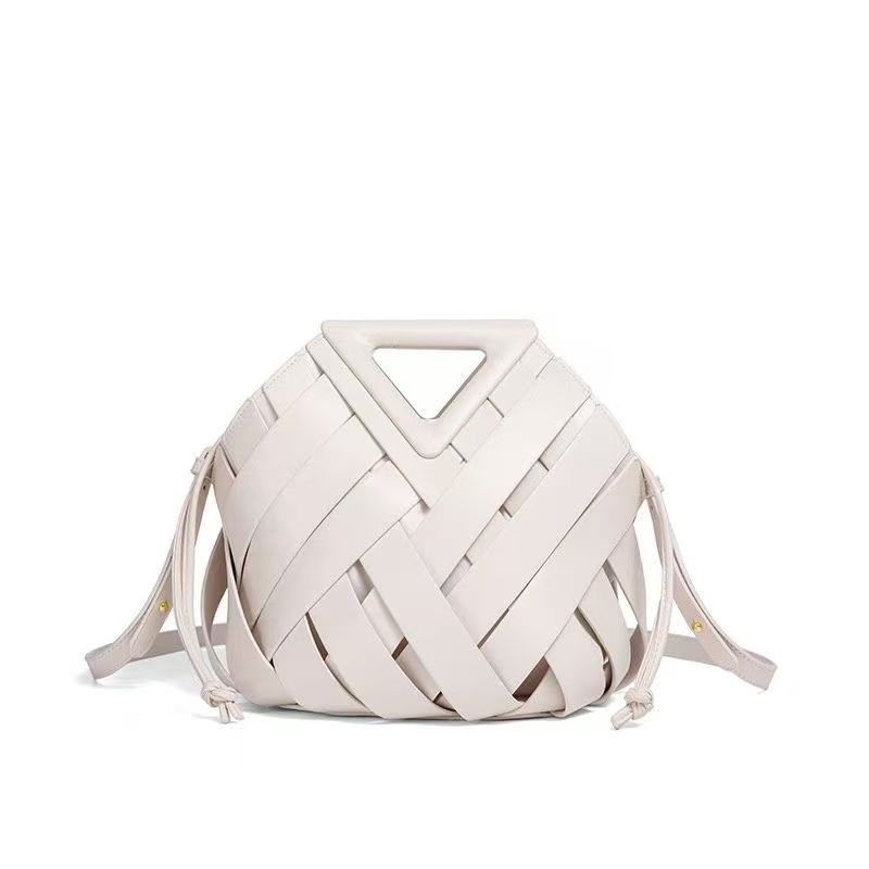 2025 novi stil otvorena pletena trokutasta crossbody torba s magnetskim zatvaranjem, ženska bucket torba