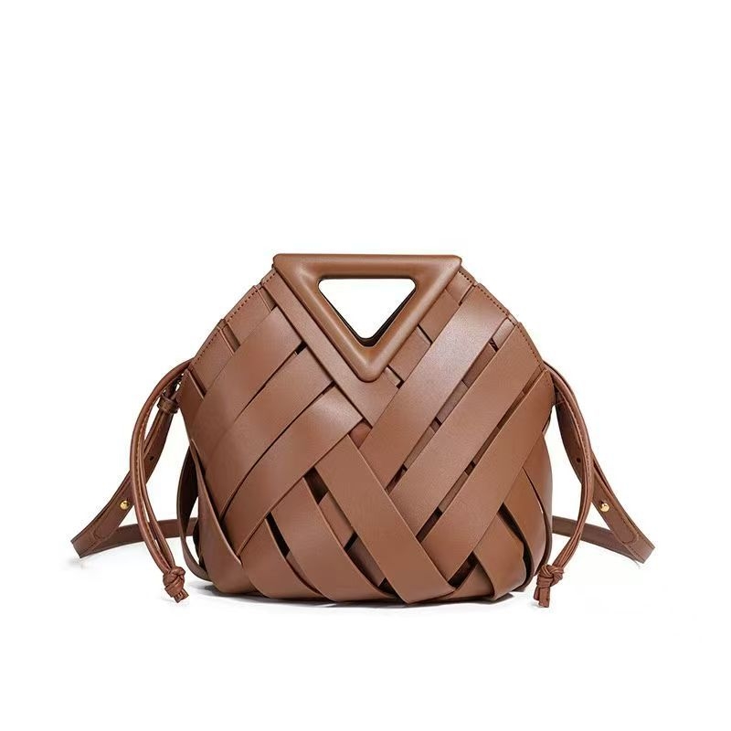 2025 novi stil otvorena pletena trokutasta crossbody torba s magnetskim zatvaranjem, ženska bucket torba