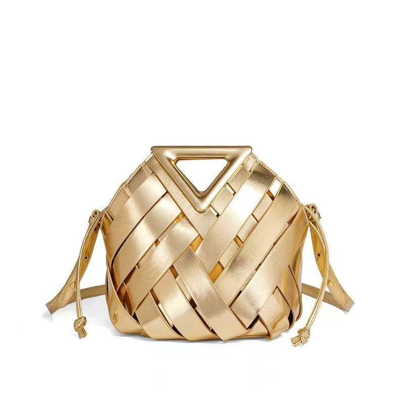 2025 novi stil otvorena pletena trokutasta crossbody torba s magnetskim zatvaranjem, ženska bucket torba