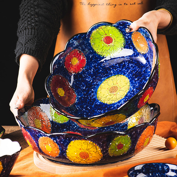 Set de boluri și farfurii ceramice în stil boem etnic, cu motive florale, pictat manual, sub glazură, pentru uz casnic; include boluri mari pentru supă și linguri