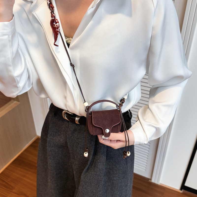 Ženska mini torbica od veluru jelenske kože – 2026 moda, crossbody dodatak i torbica za ruž