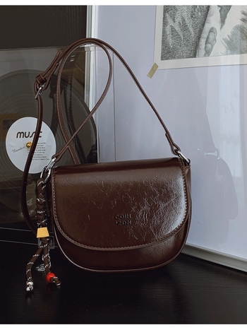Ženska crvena torba u obliku sedla, PU koža, crossbody torba s jednim remenom, model 2026, kompaktna torbica