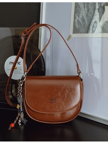 Ženska crvena torba u obliku sedla, PU koža, crossbody torba s jednim remenom, model 2026, kompaktna torbica