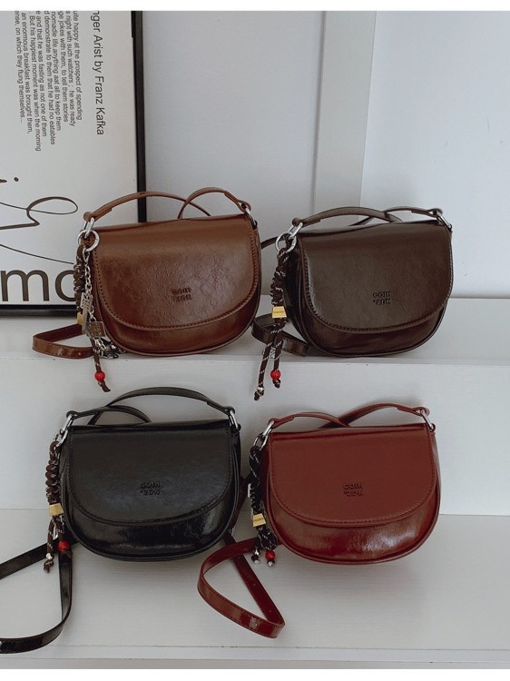 Ženska crvena torba u obliku sedla, PU koža, crossbody torba s jednim remenom, model 2026, kompaktna torbica