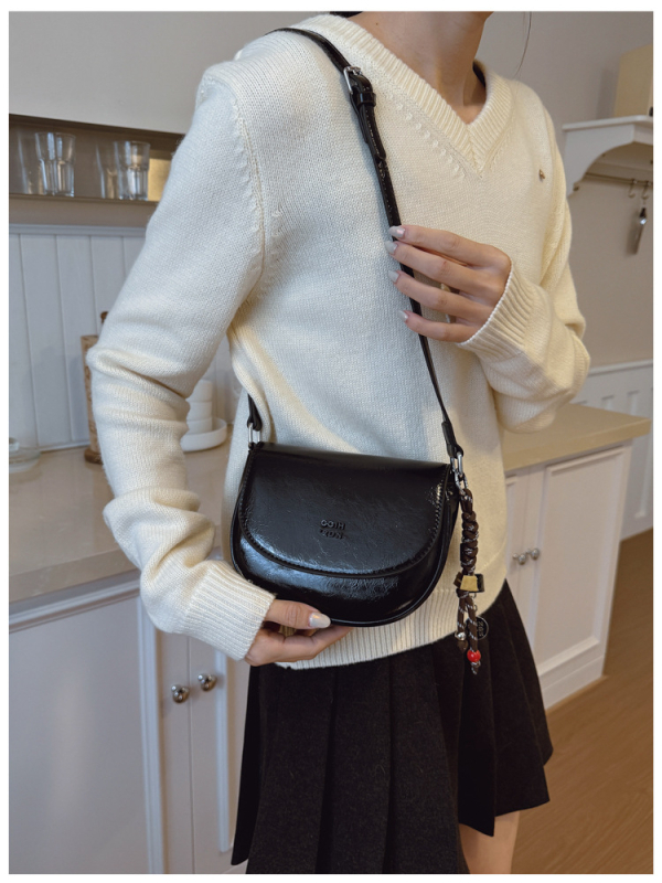 Ženska crvena torba u obliku sedla, PU koža, crossbody torba s jednim remenom, model 2026, kompaktna torbica
