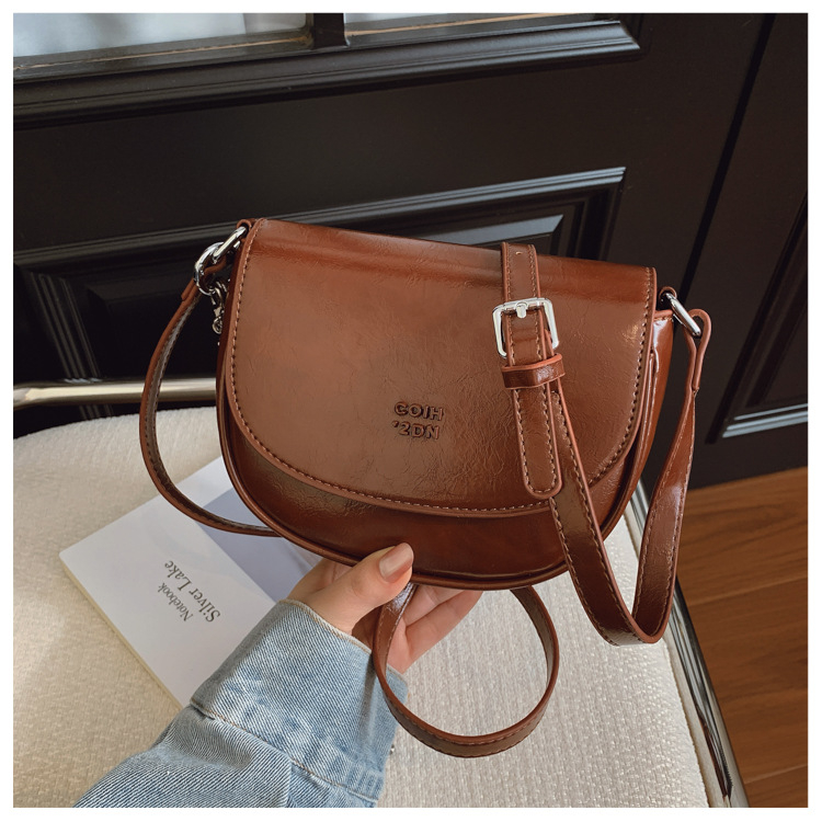 Ženska crvena torba u obliku sedla, PU koža, crossbody torba s jednim remenom, model 2026, kompaktna torbica